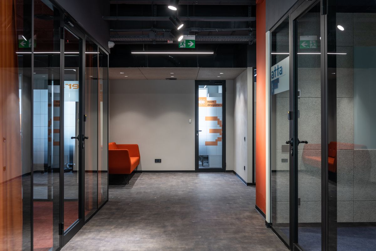 Glass partition corridor